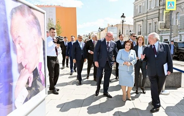 Сахиба Гафарова ознакомилась с посвященной 100-летию Гейдара Алиева выставкой в агентстве ТАСС - ФОТО